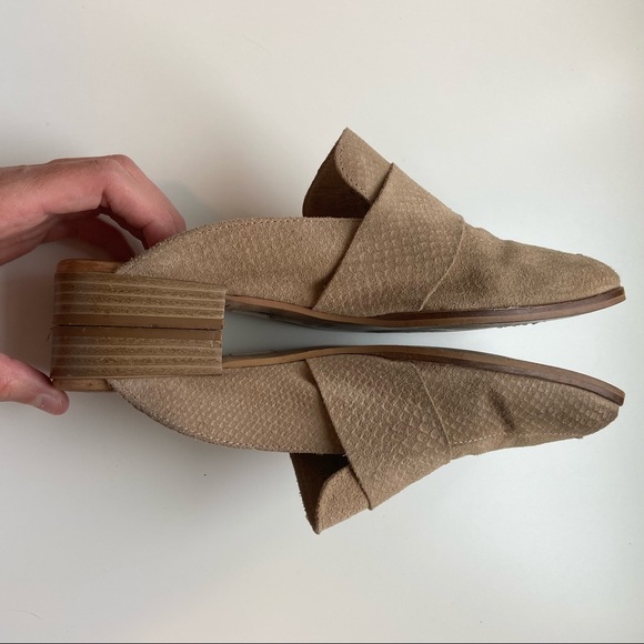 Free People Womens Tan At Ease Slip On Mules Snake Embossed Size 7.5 - Picture 8 of 10